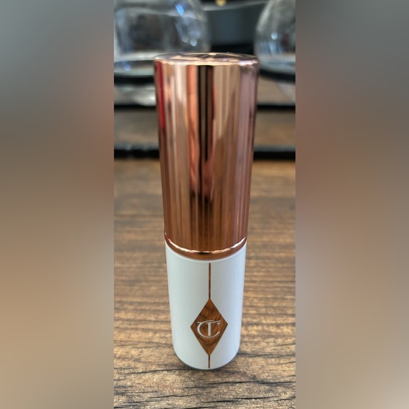 Charlotte Tilbury Unreal Skin Sheer Glow Tint. 7 Medium - Picture 7 of 9
